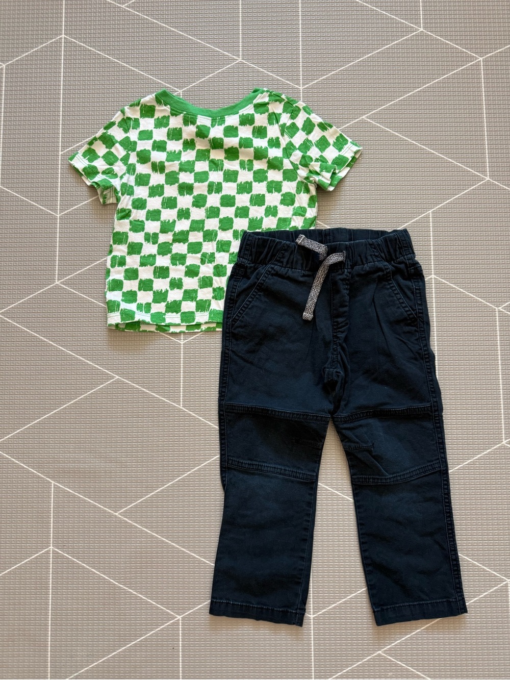 Old Navy|Baby boy/toddler Green Checkered Short Sleeve Tee & navy pants•••3T